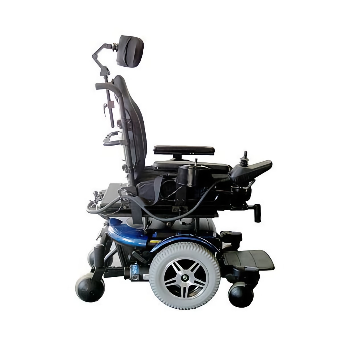 Quantum 600 power wheel chair with blue accents